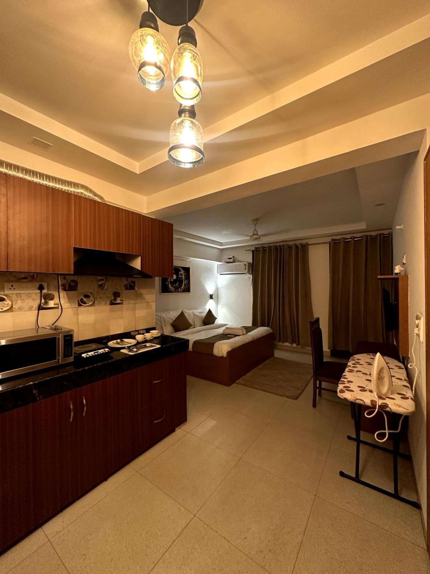 Aura Luxury Studio I Couple Friendly I Near Golf Course Road, Sector 57, Gurgaon Exterior foto