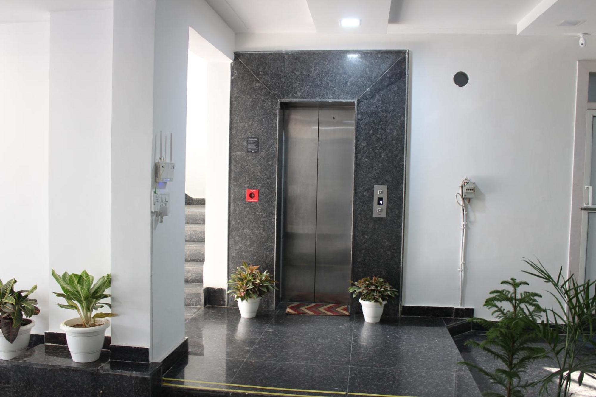 Aura Luxury Studio I Couple Friendly I Near Golf Course Road, Sector 57, Gurgaon Exterior foto