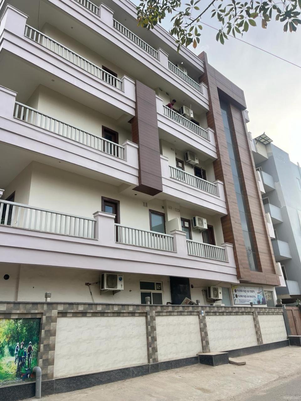 Aura Luxury Studio I Couple Friendly I Near Golf Course Road, Sector 57, Gurgaon Exterior foto