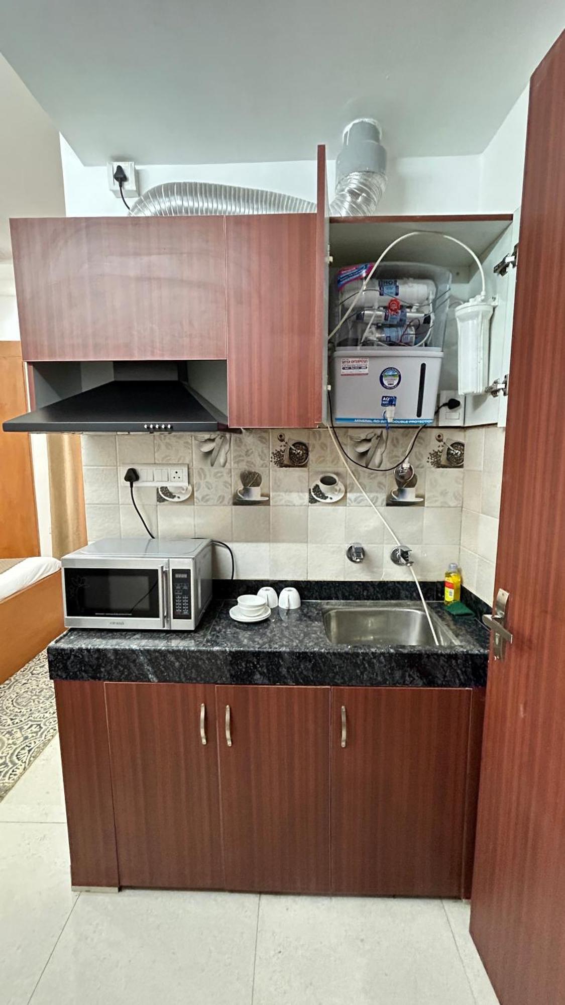 Aura Luxury Studio I Couple Friendly I Near Golf Course Road, Sector 57, Gurgaon Exterior foto