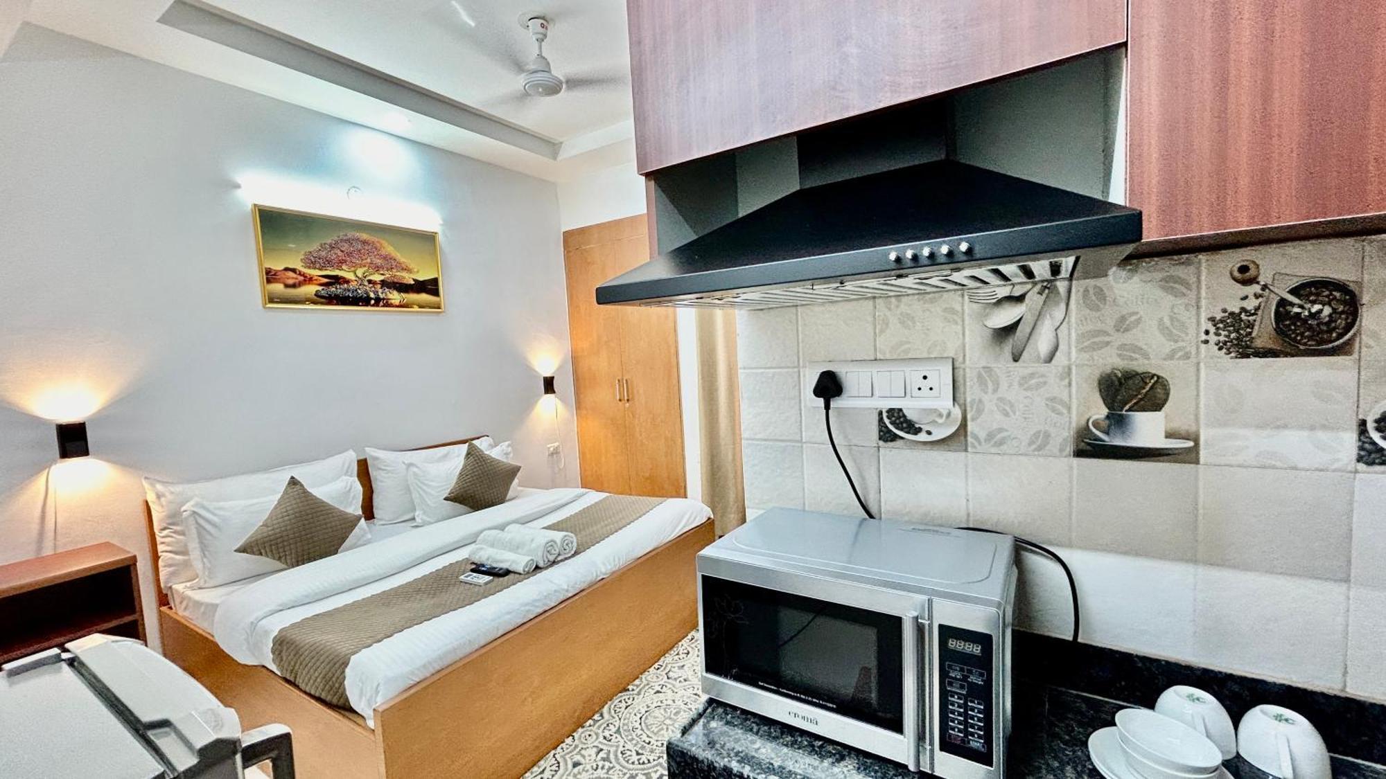 Aura Luxury Studio I Couple Friendly I Near Golf Course Road, Sector 57, Gurgaon Exterior foto